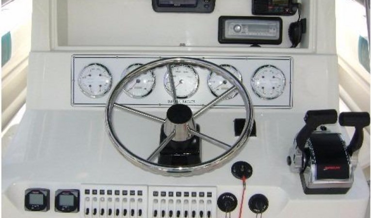 36 Dakota Helm console