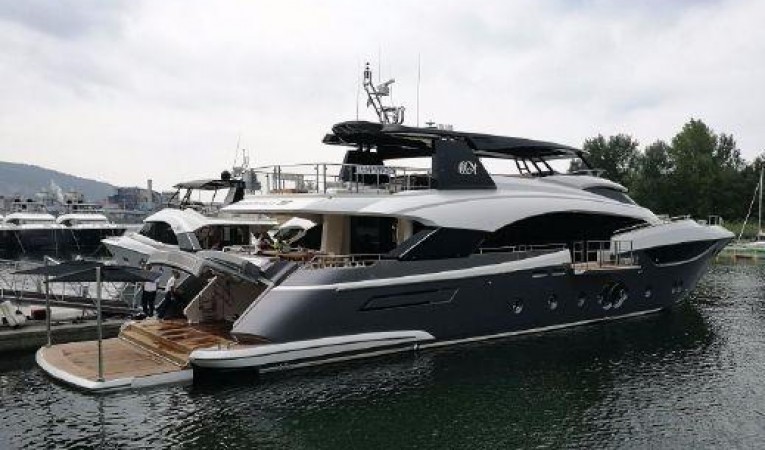 105 Monte Carlo Yachts 