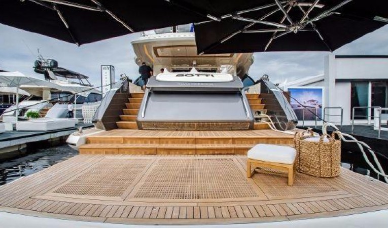 105 Monte Carlo Yachts 