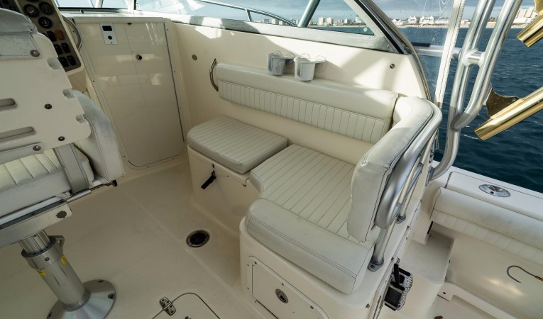 32 World Cat Lounge Seating Starboard