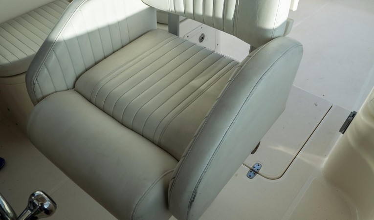 32 World Cat Helm Chair