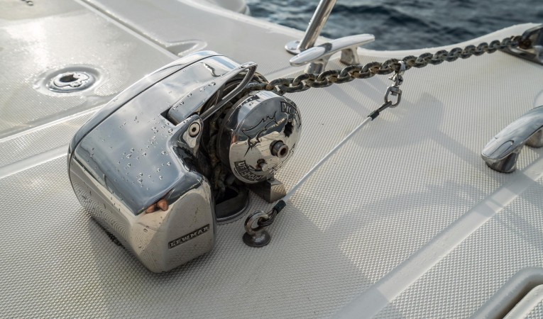 32 World Cat Lewmar Windlass