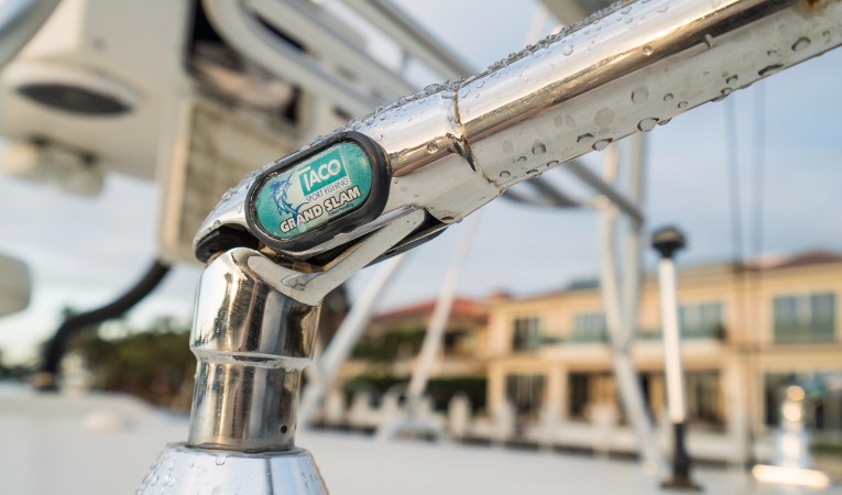 32 World Cat Taco Outriggers