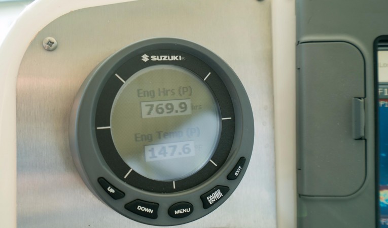 32 World Cat Port Hour Meter