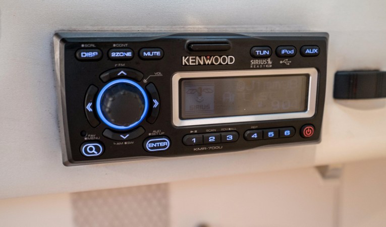 32 World Cat Kenwood Cabin Stereo