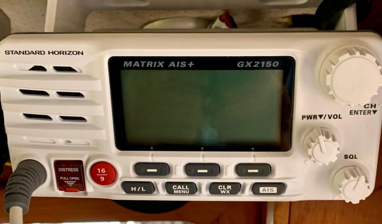 36 Universal Marine Standard Horizon VHF