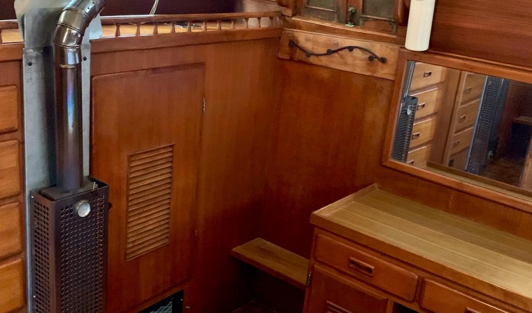 36 Universal Marine Master Stateroom Aft