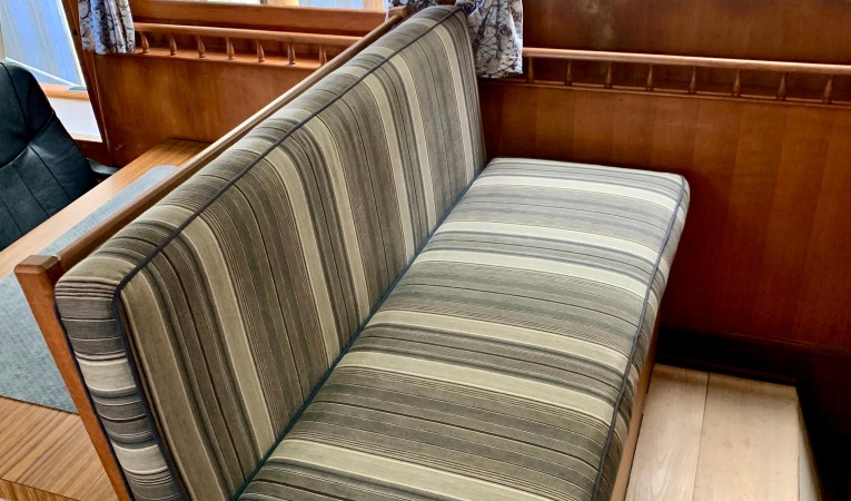 36 Universal Marine Convertible Co-Pilot Seat