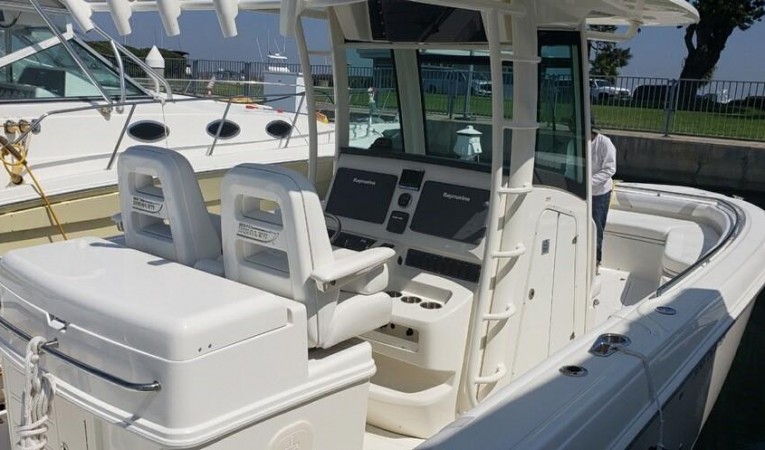32 Boston Whaler 
