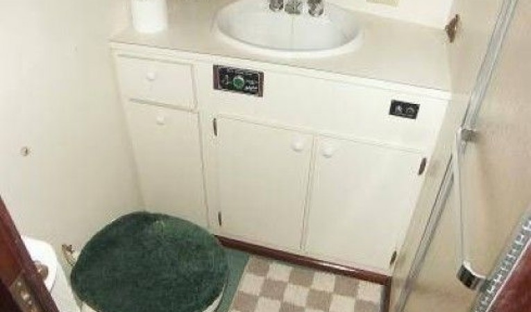 61 Hatteras Crew Head