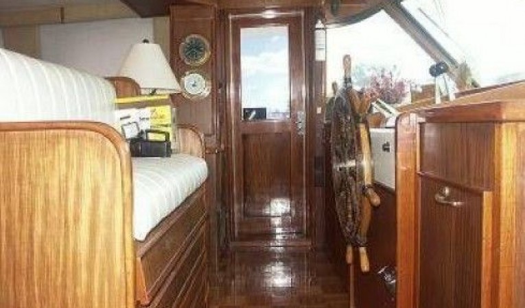 61 Hatteras Pilothouse