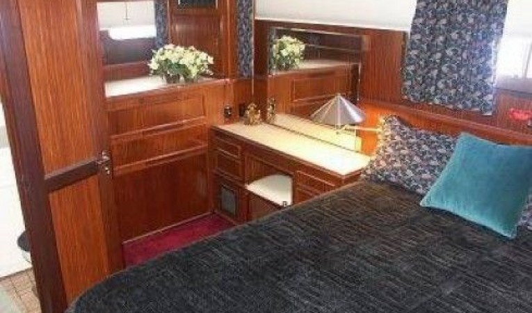 61 Hatteras Master Stateroom