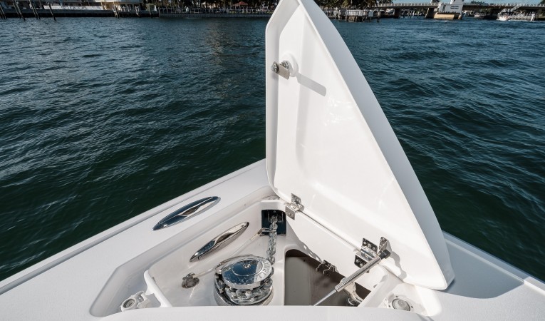 37 Intrepid Windlass