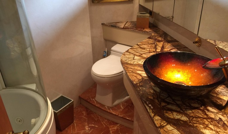 70 Maiora Master head counters and tub