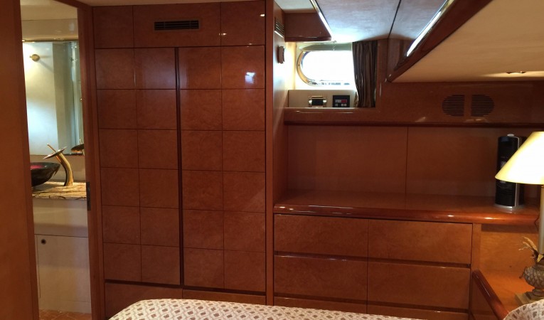 70 Maiora Large closets , Safe