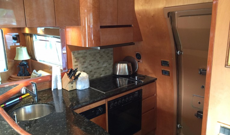 70 Maiora Galley, oven ,compactor,dishwasher