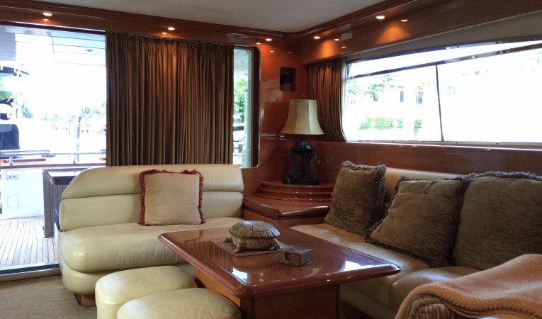 70 Maiora Aft salon seating