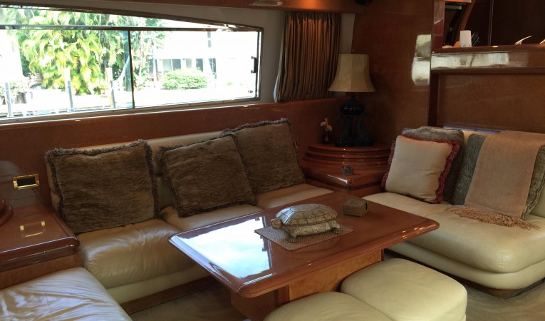 70 Maiora Salon Ushape