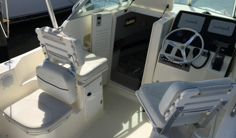 24 Pursuit Cockpit fwd