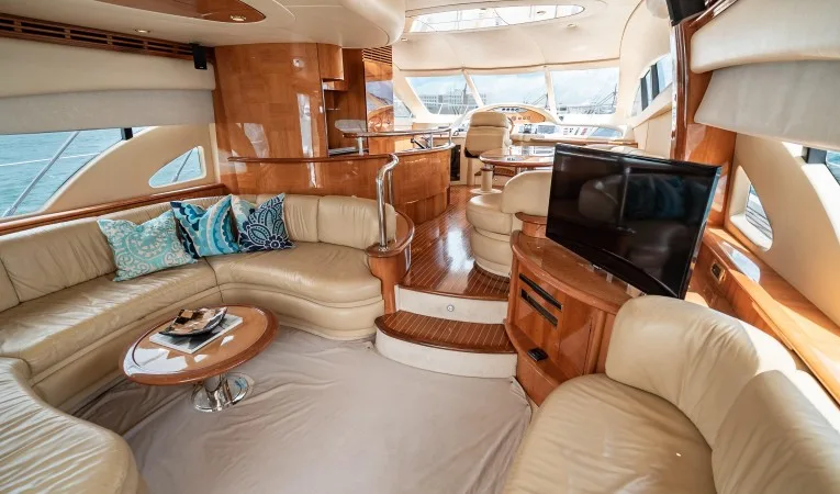 62 Azimut Salon