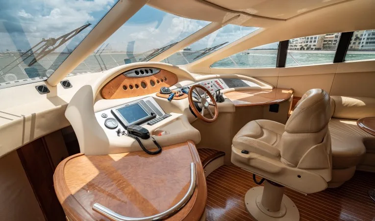 62 Azimut Helm 3