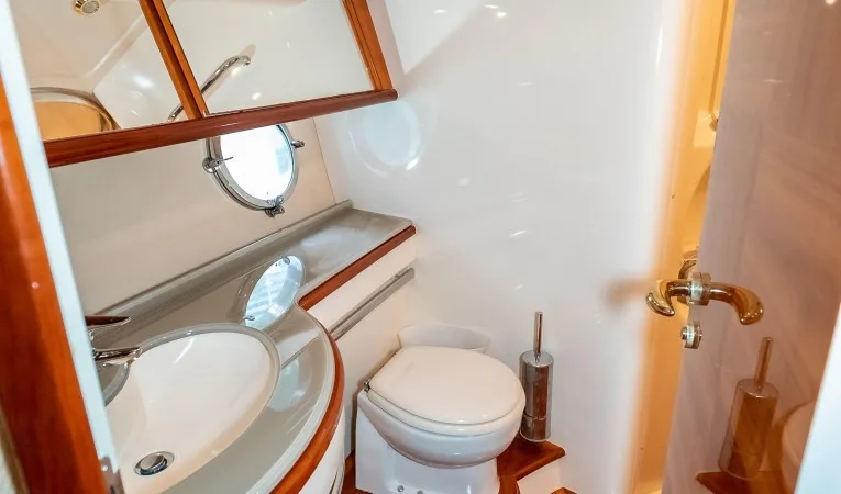 62 Azimut VIP Head