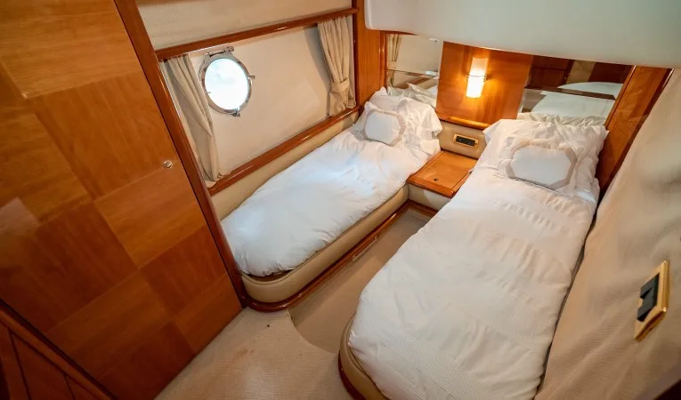 62 Azimut Guest Stateroom