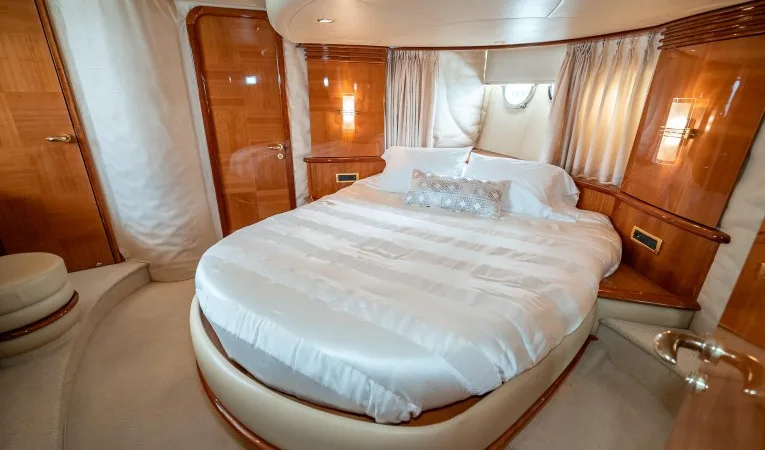 62 Azimut Master