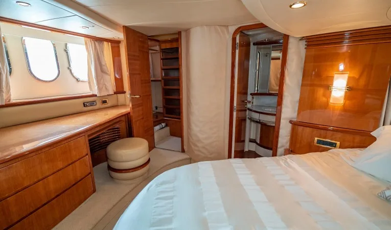 62 Azimut Closet and Head Aft