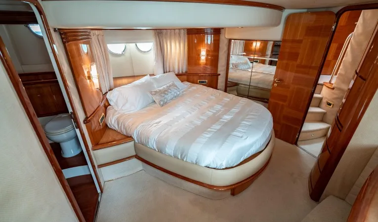 62 Azimut Master to Port