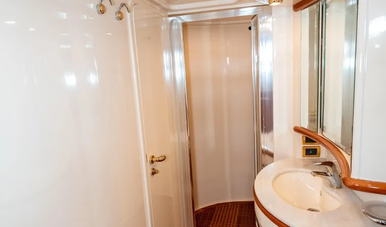 62 Azimut Master Head 2