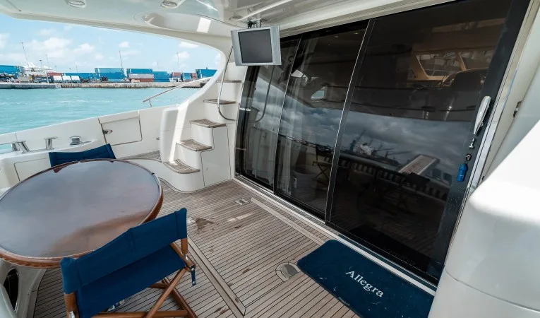62 Azimut Cockpit with TV