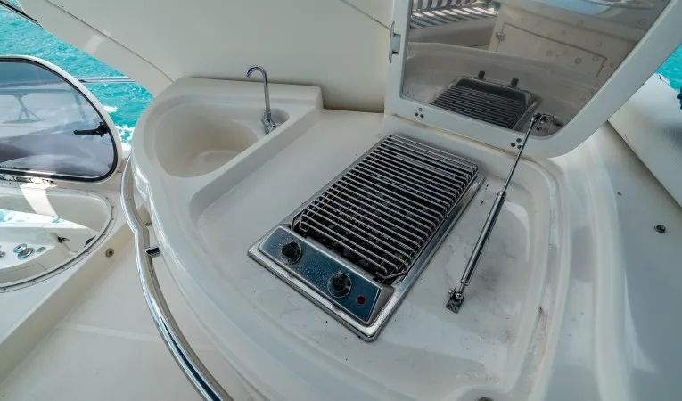 62 Azimut Grill/Wetbar Open