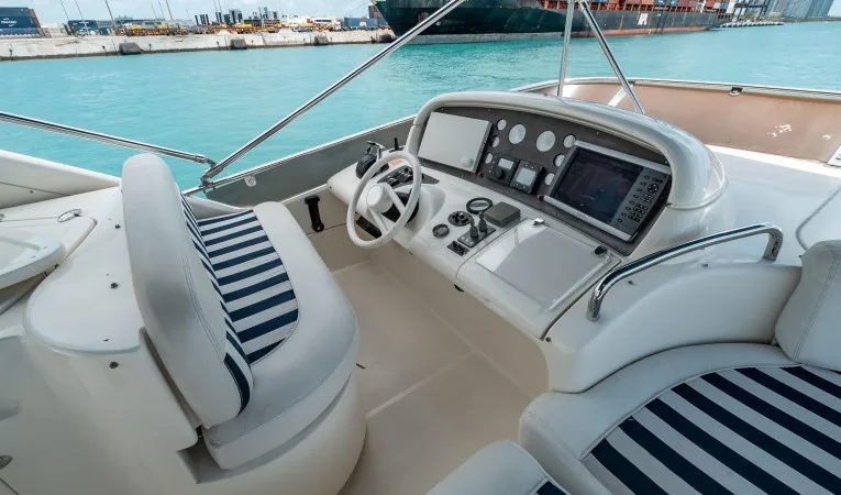 62 Azimut Upper Helm