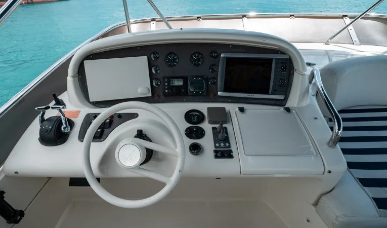 62 Azimut Upper Helm 2