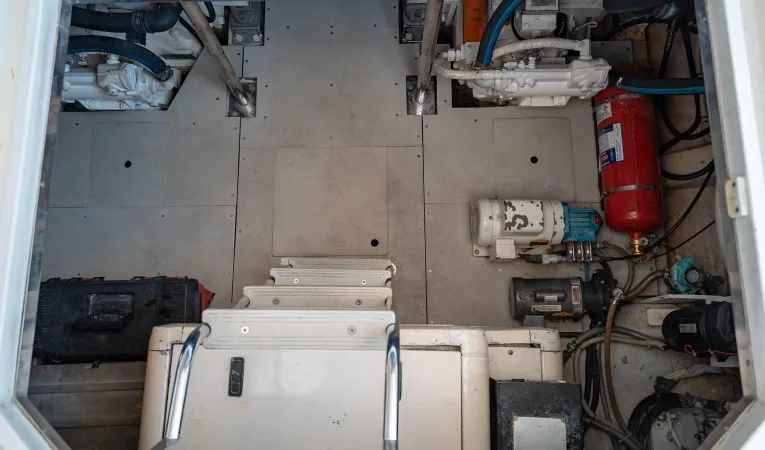 62 Azimut Engine Room