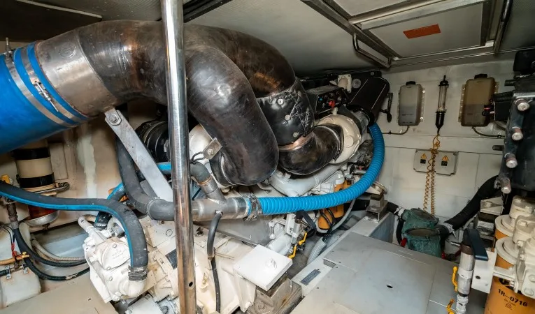 62 Azimut Port Engine