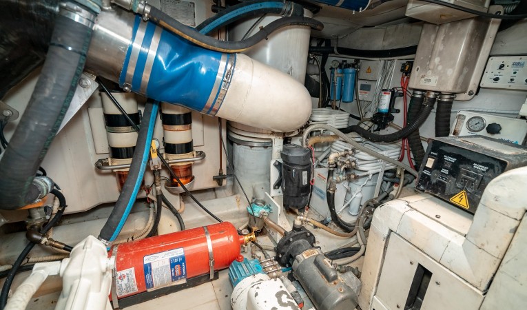 62 Azimut Engine Room