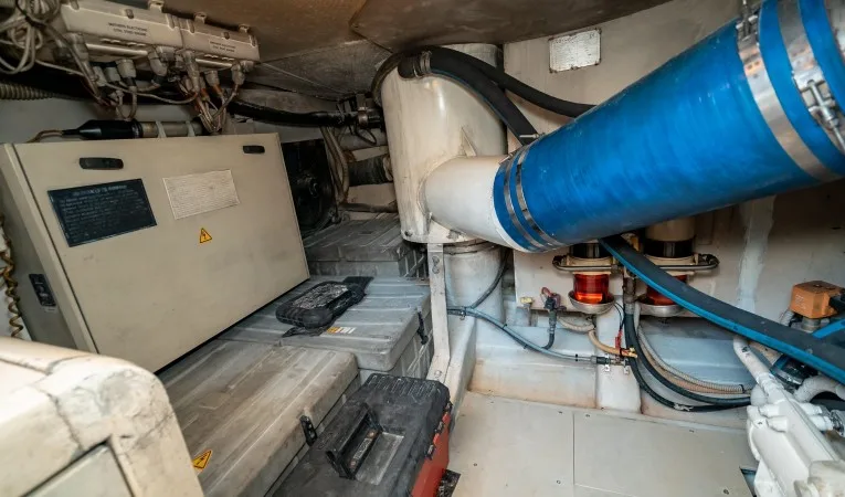 62 Azimut Engine Room