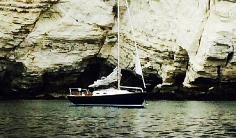 28 Alerion At Anchor