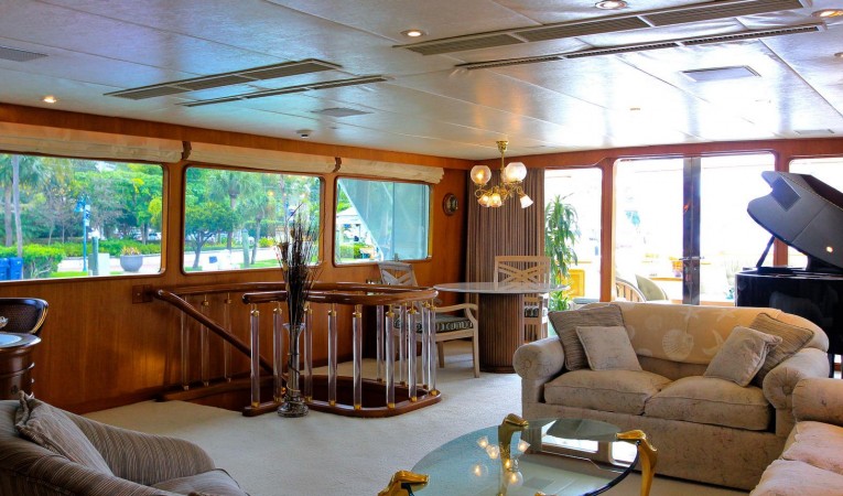 121 DENISON Main Salon