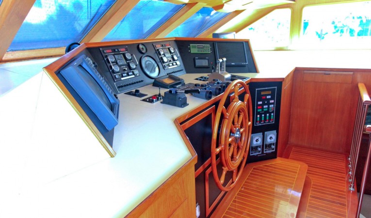 121 DENISON Pilot House