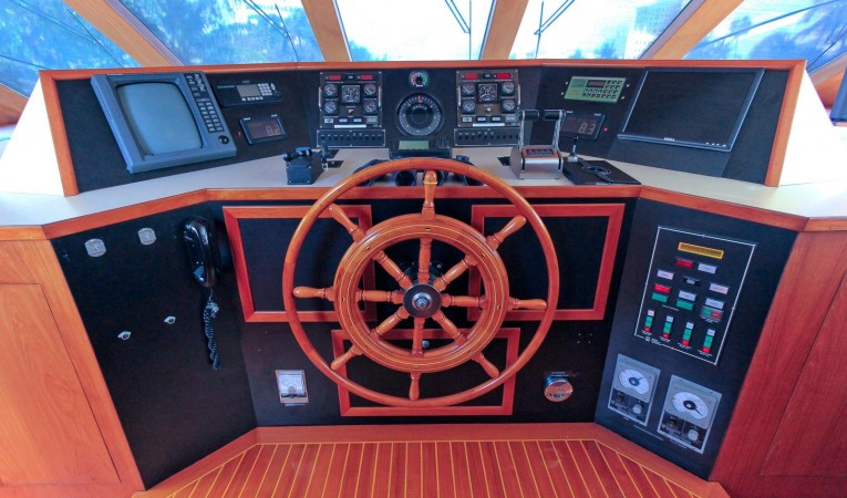 121 DENISON Pilot House