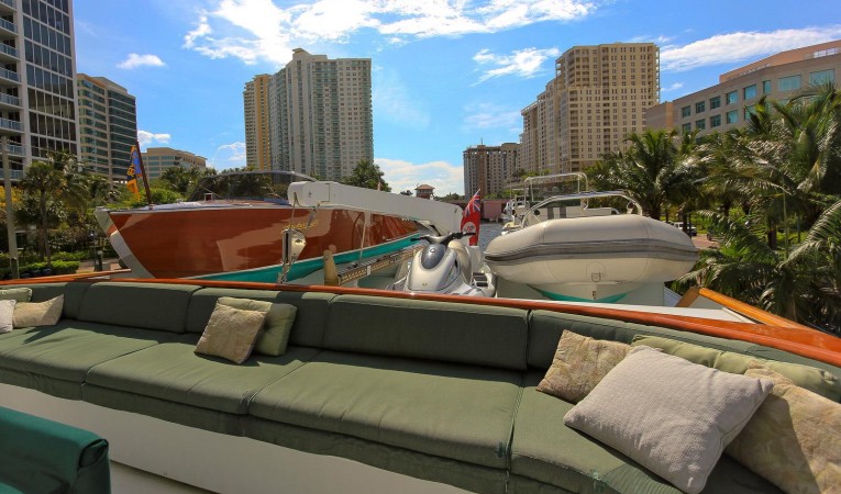 121 DENISON Flybridge - Boat Deck