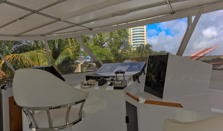 121 DENISON Flybridge