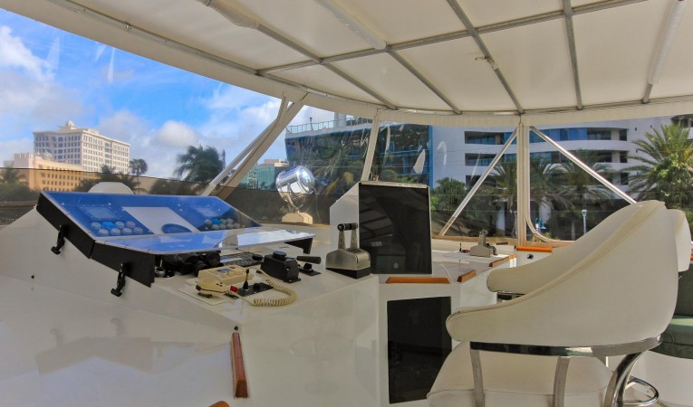 121 DENISON Flybridge