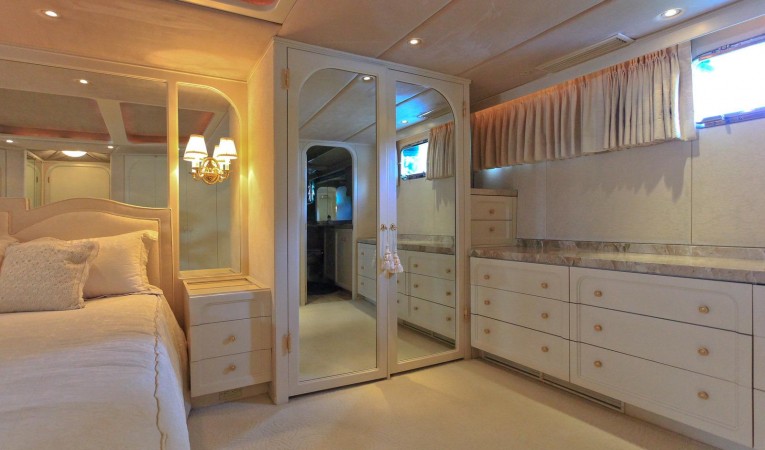 121 DENISON Master Stateroom