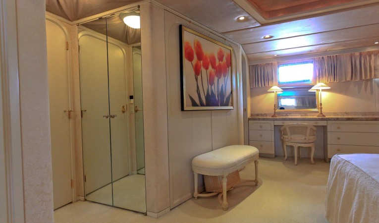 121 DENISON Master Stateroom