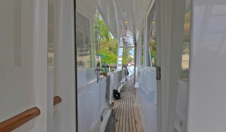 121 DENISON Main Deck