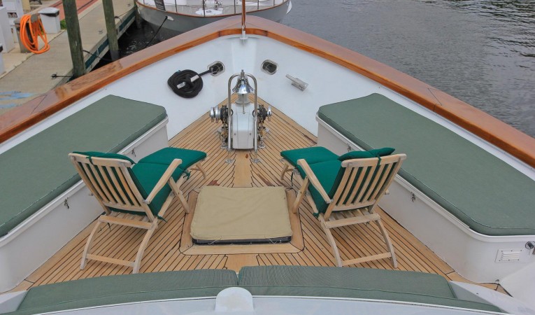 121 DENISON Foredeck
